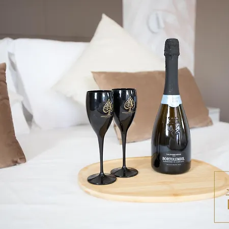 Eos - Seaview, Pvt Terrace, Luxury Design, A-c Apartament Lido di Ostia